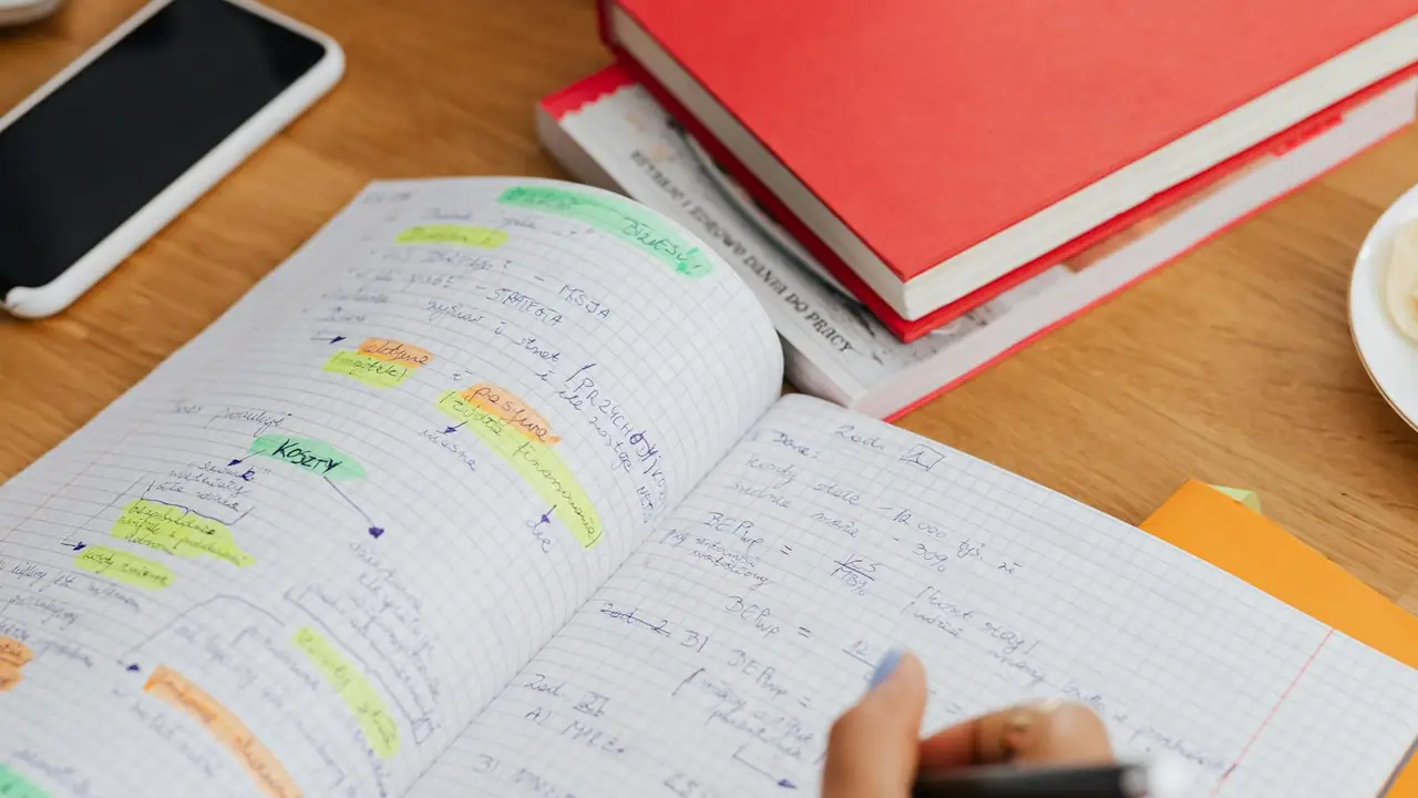 How to Write Midjourney Prompts for Beginners: Complete Guide with 50+ Examples